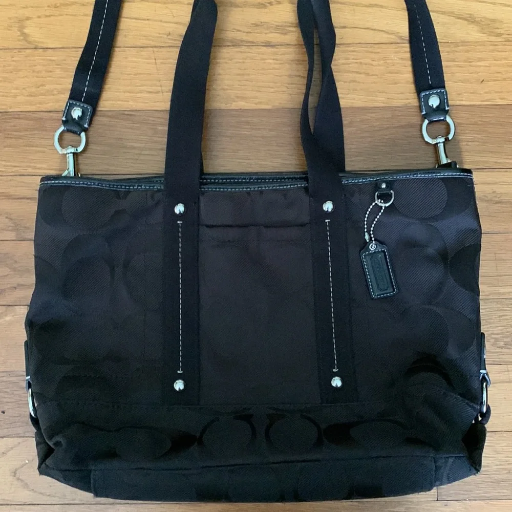 👜 Coach authentic black Kyra signature tote with handles and detachable strap. - Picture 3 of 16